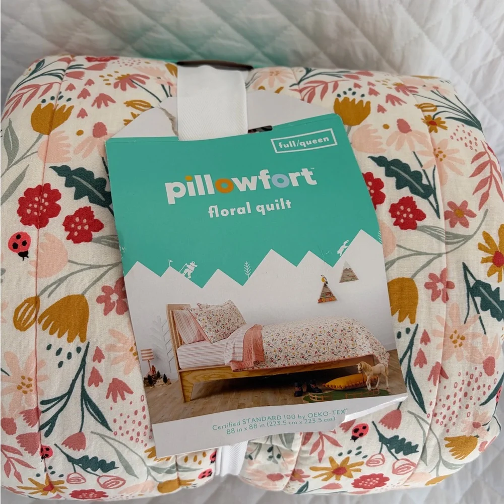 Pillowfort Multicolor Floral Quilt Bedset - Picture 1 of 9
